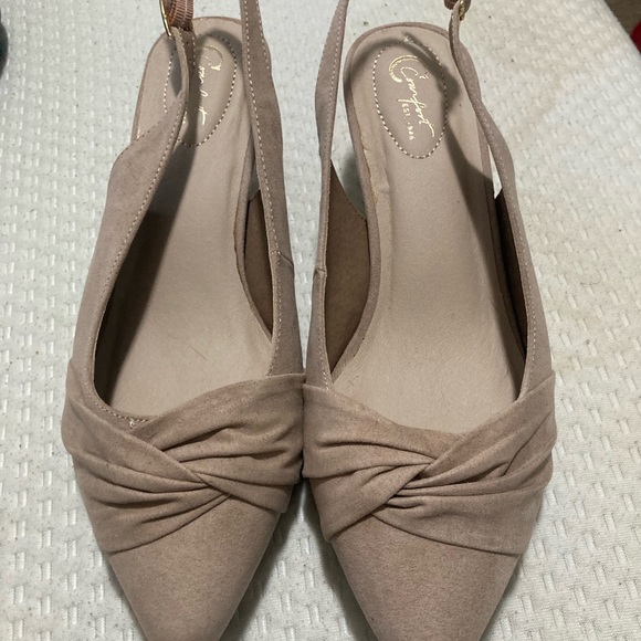 Nude beige mini heel , brand new never worn - Picture 2 of 2